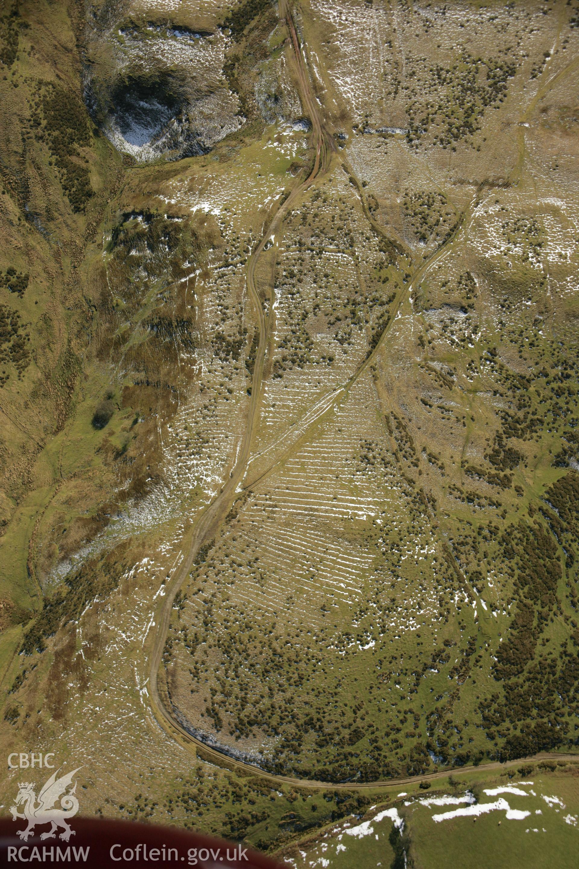 RCAHMW colour oblique aerial photograph of Waun Ddu Roman Camp and Motte. Taken on 21 March 2007 by Toby Driver