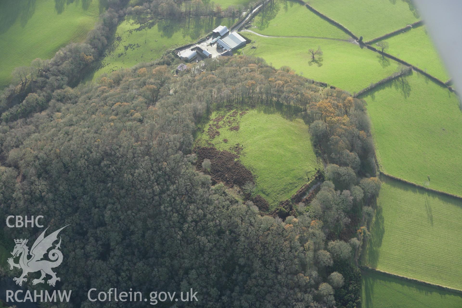 RCAHMW colour oblique photograph of Craig Gwrtheyrn;Caer Gwrtheyrn. Taken by Toby Driver on 29/11/2007.