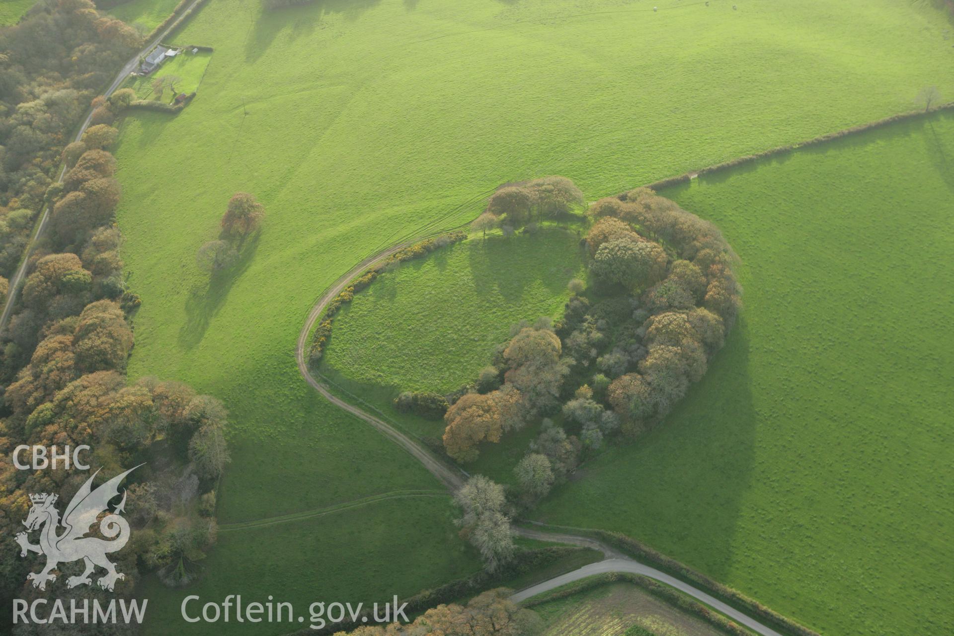 RCAHMW colour oblique photograph of Castell Cymmer;Rhyd-y-brwyn. Taken by Toby Driver on 06/11/2007.