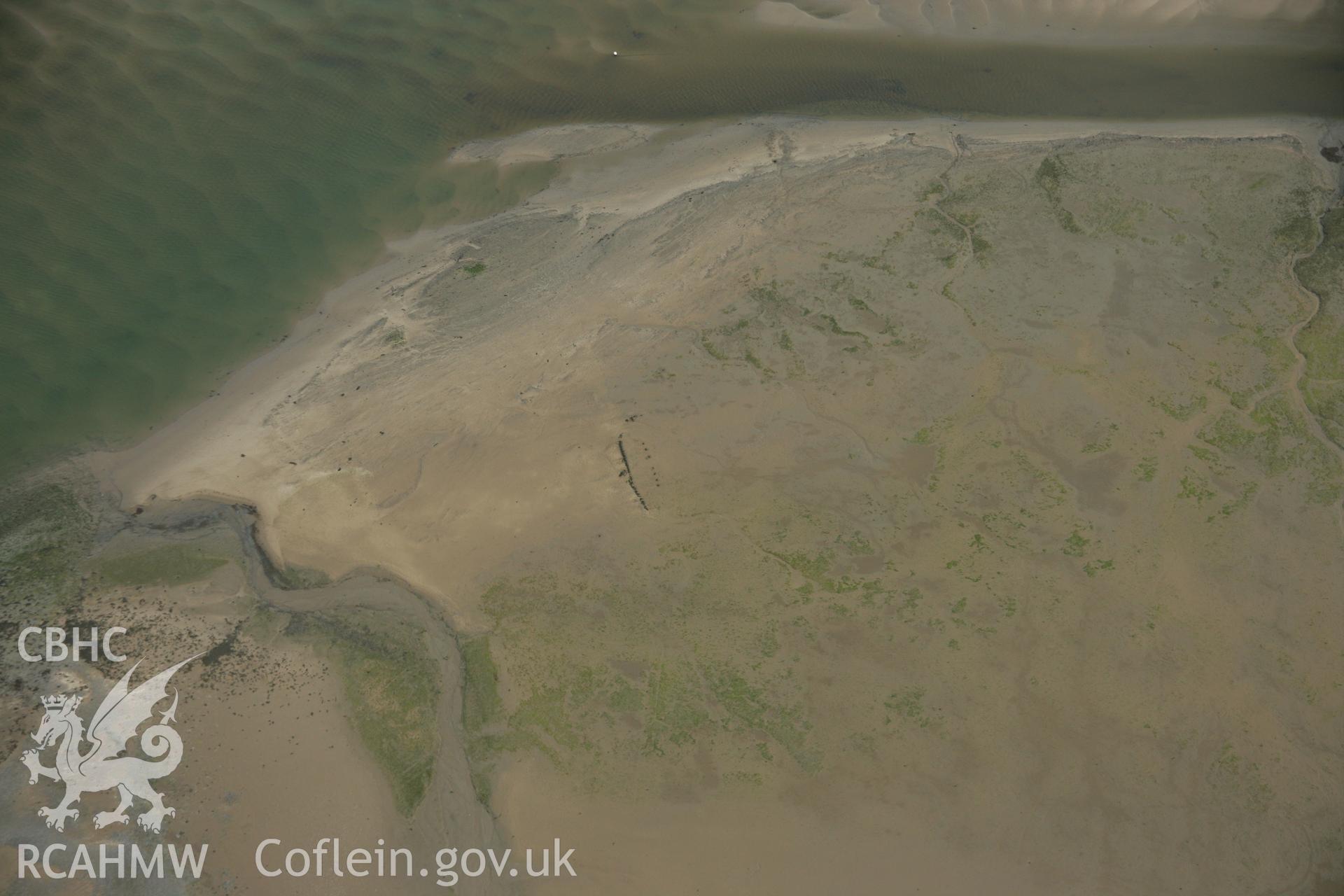 RCAHMW colour oblique photograph of Traeth Maelgwyn, Leri channel and wreck. Taken by Toby Driver on 08/10/2007.
