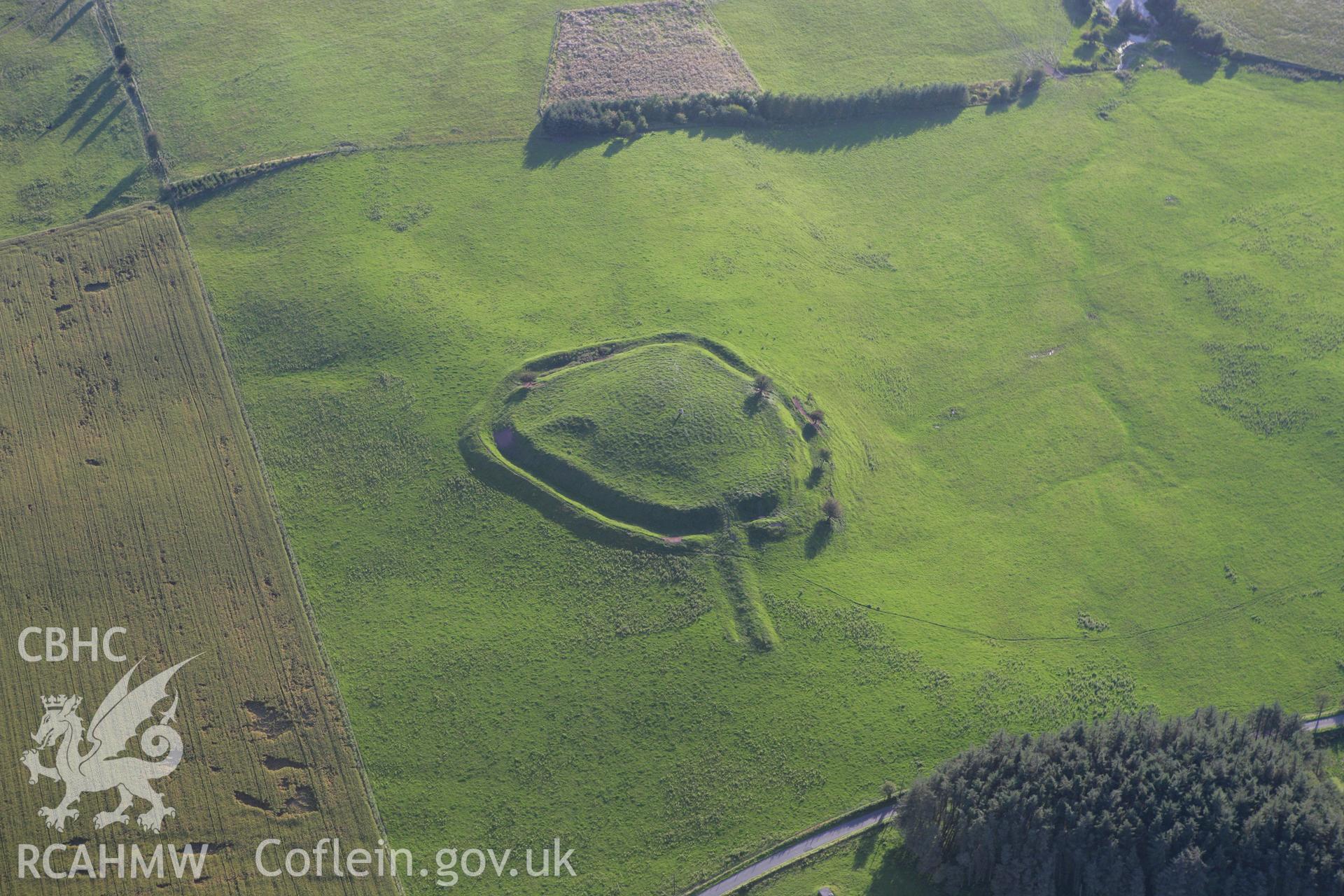 RCAHMW colour oblique aerial photograph of Twyn-y-Gaer. Taken on 08 August 2007 by Toby Driver