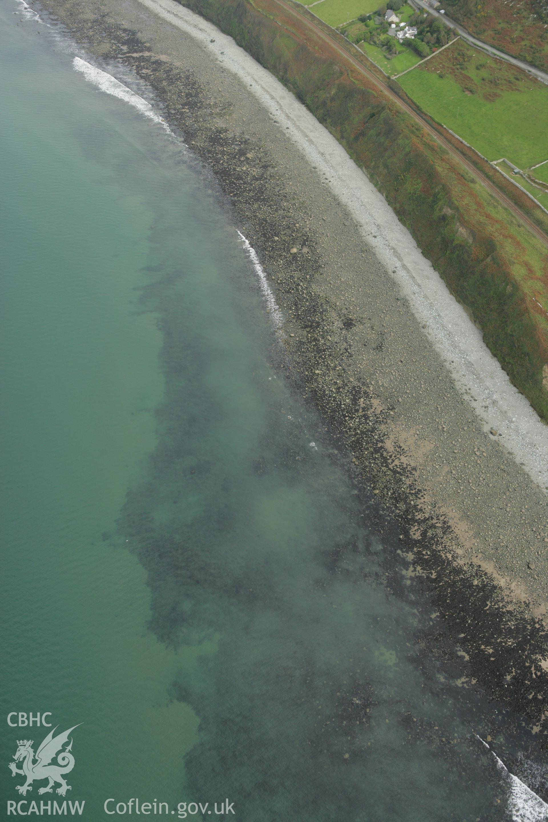 RCAHMW colour oblique photograph of Llangelynin fish trap. Taken by Toby Driver on 08/10/2007.