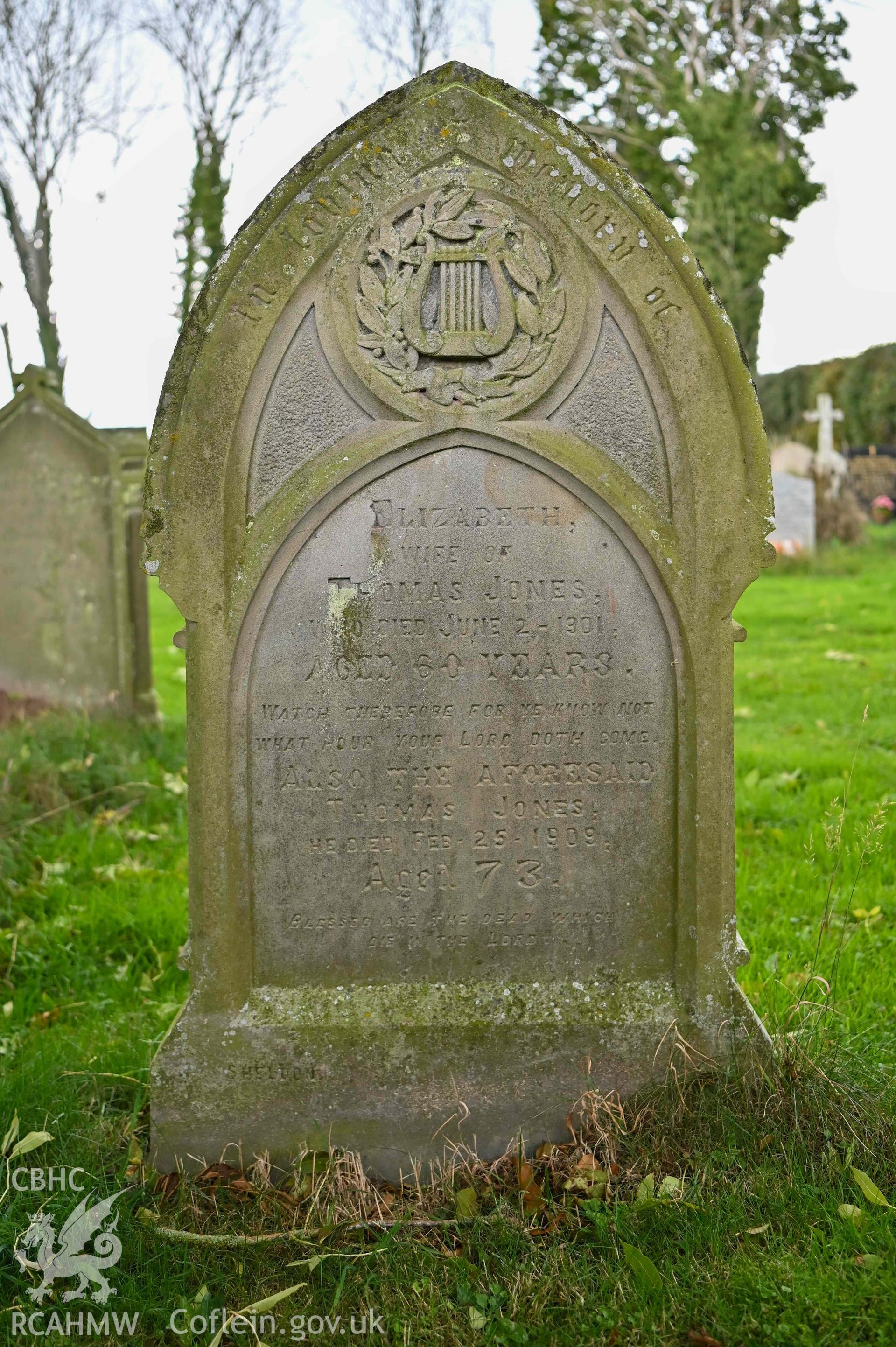 Maesyronen Chapel - Detailed view of a gravestone