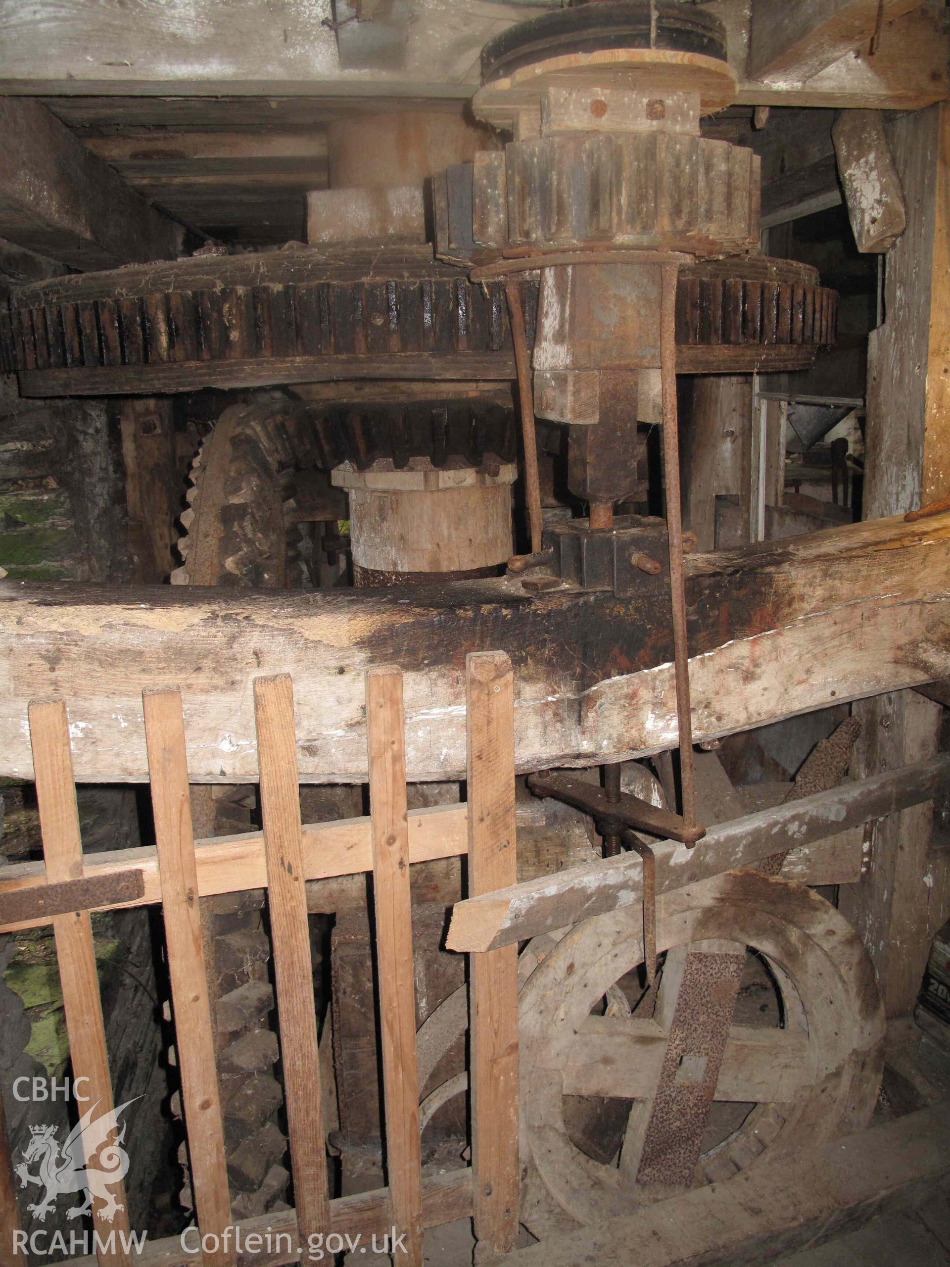 Cenarth Mill, interior - wheels and cogs