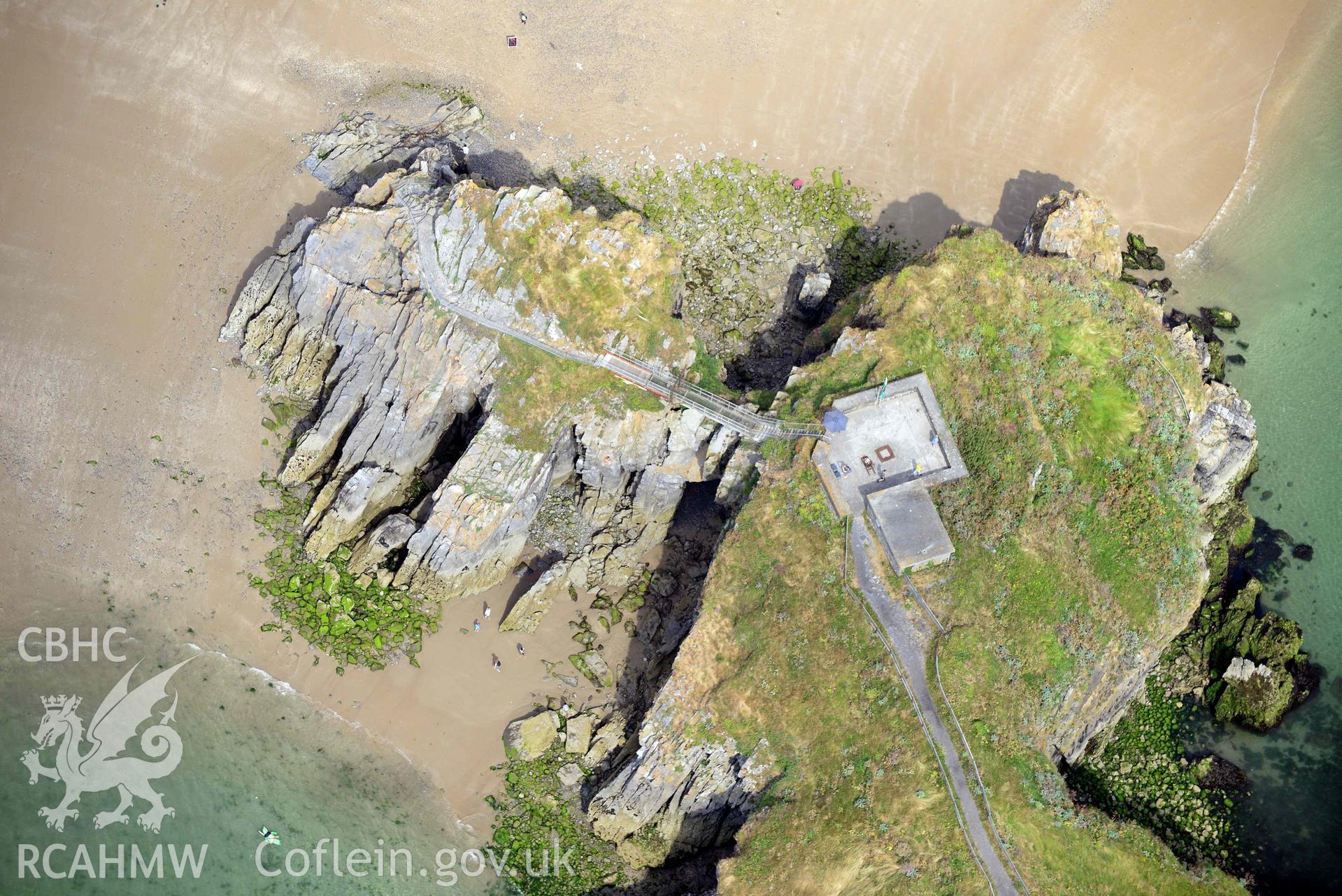 Aerial photography of St Catherines fort Aerial reconnaissance survey for the CHERISH Project. Crown Copyright: CHERISH PROJECT 2018. Produced with EU funds through the Ireland Wales Co-operation Programme 2014-2020. All material made freely available through the Open Government Licence.