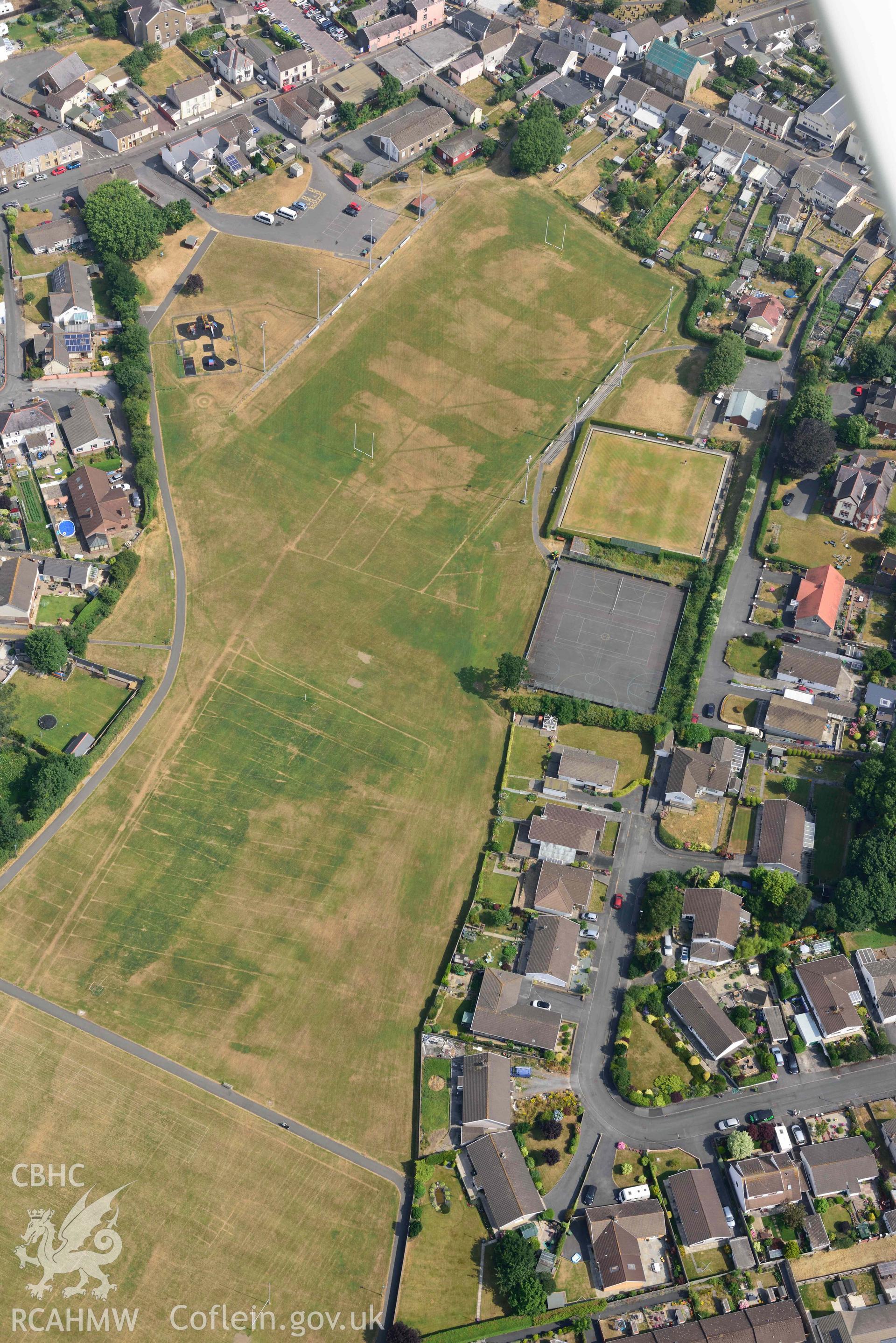 Aerial photography of Kidwell Town & borough with parchmarks in grassland Aerial reconnaissance survey for the CHERISH Project. Crown Copyright: CHERISH PROJECT 2018. Produced with EU funds through the Ireland Wales Co-operation Programme 2014-2020. All material made freely available through the Open Government Licence.