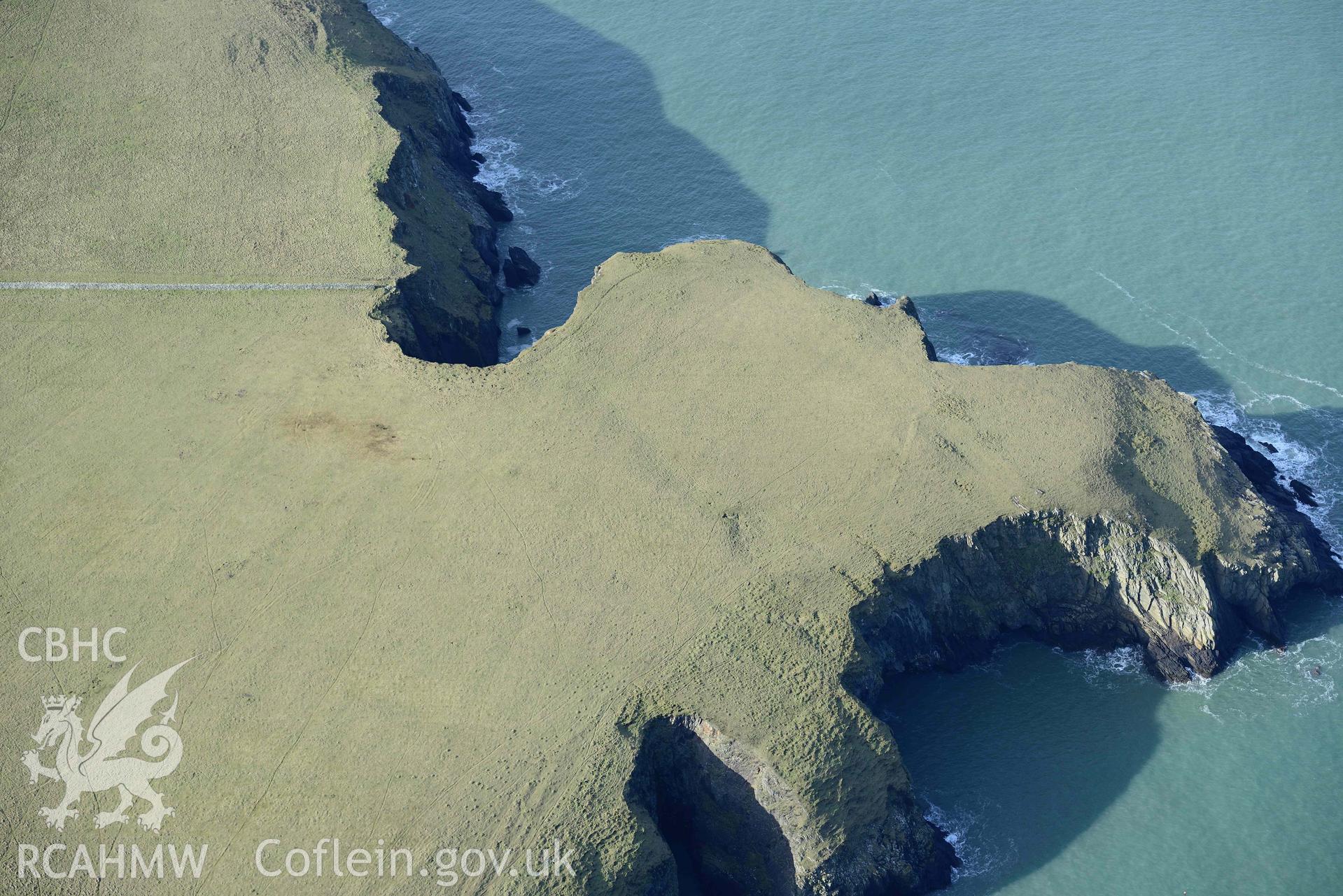 Aerial photo of Carn Ysgubor.  Aerial reconnaissance survey for the CHERISH Project. Crown Copyright: CHERISH PROJECT 2018. Produced with EU funds through the Ireland Wales Co-operation Programme 2014-2020. All material made freely available through the Open Government Licence.