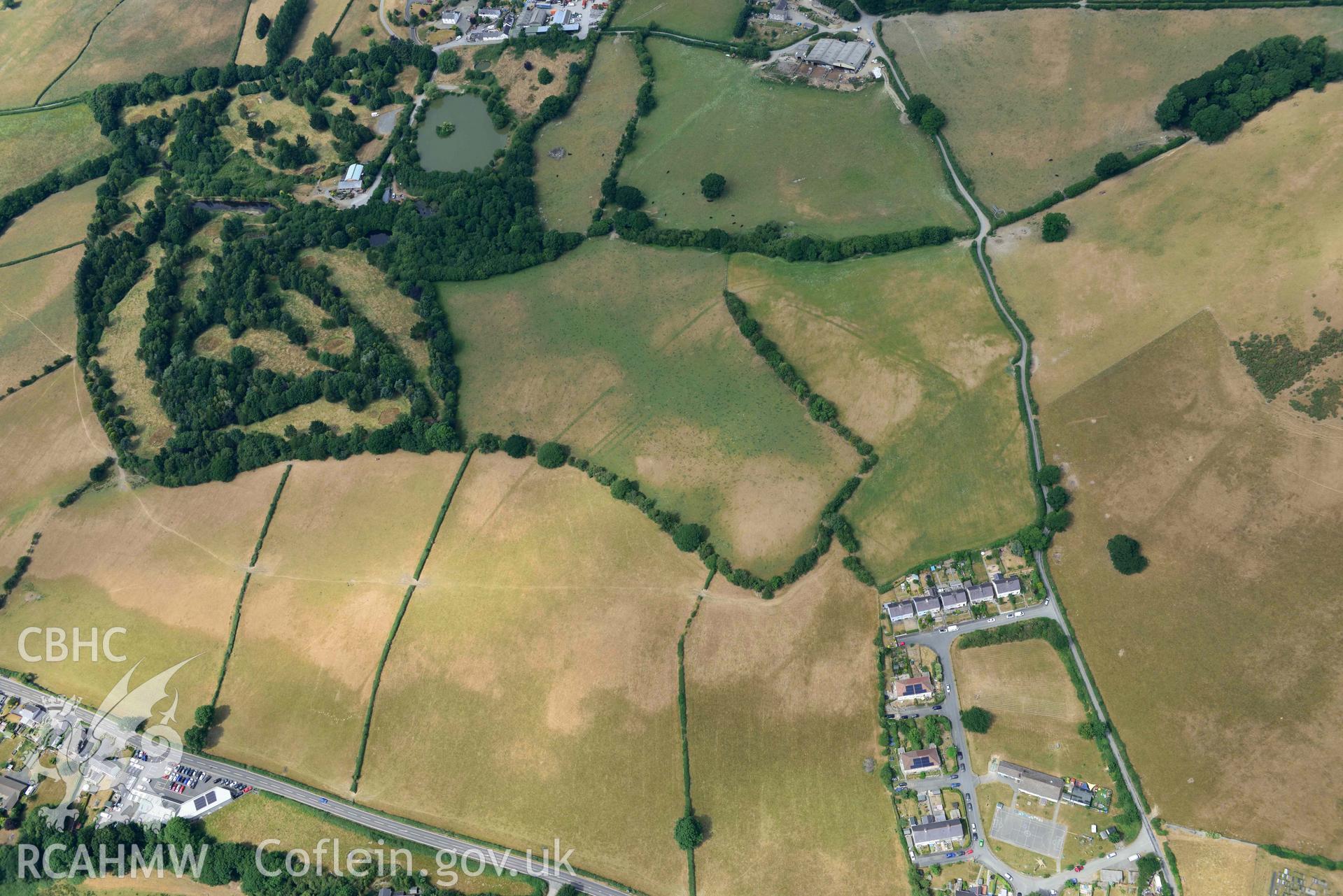 Aerial photograph: Pen-Llwyn Roman fort, with parchmarks. Crown: CHERISH PROJECT 2018. Produced with EU funds through the Ireland Wales Co-operation Programme 2014-2020 (NGR SN650806)