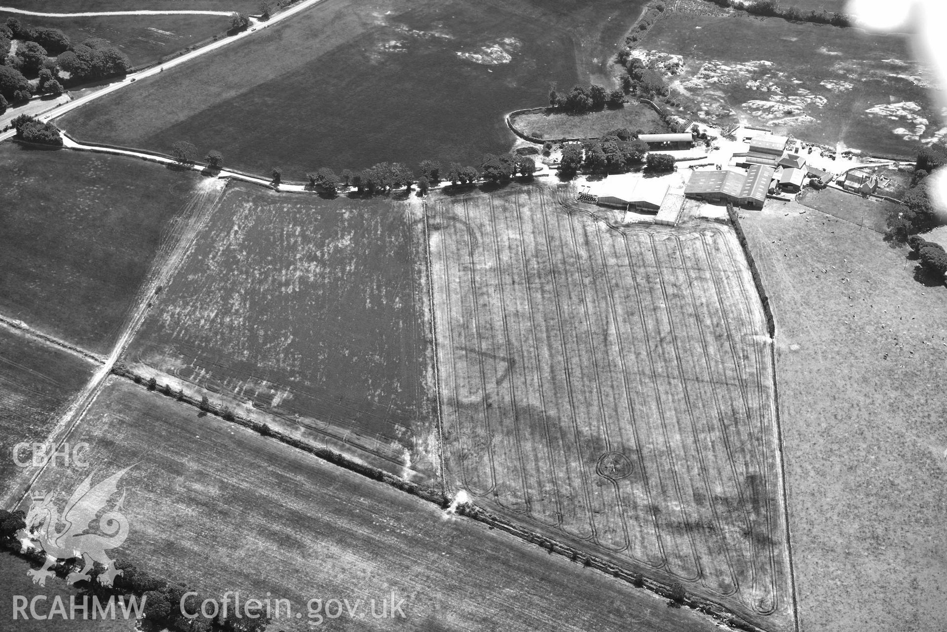 Aerial photograph: Castellior circular and rectangular cropmarks. Crown: CHERISH PROJECT 2018. Produced with EU funds through the Ireland Wales Co-operation Programme 2014-2020 (NGR: SH542745)