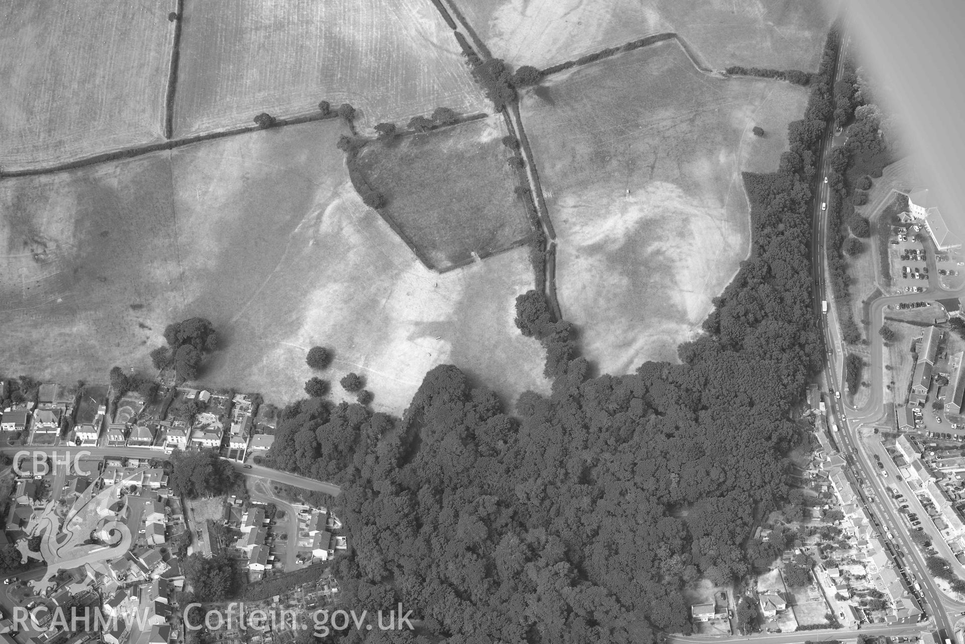 Aerial photograph: Pant-teg defended enclosure, ill-defined cropmarks on ridge to east of enclosure. Crown: CHERISH PROJECT 2018. Produced with EU funds through the Ireland Wales Co-operation Programme 2014-2020 (NGR: SN455625)