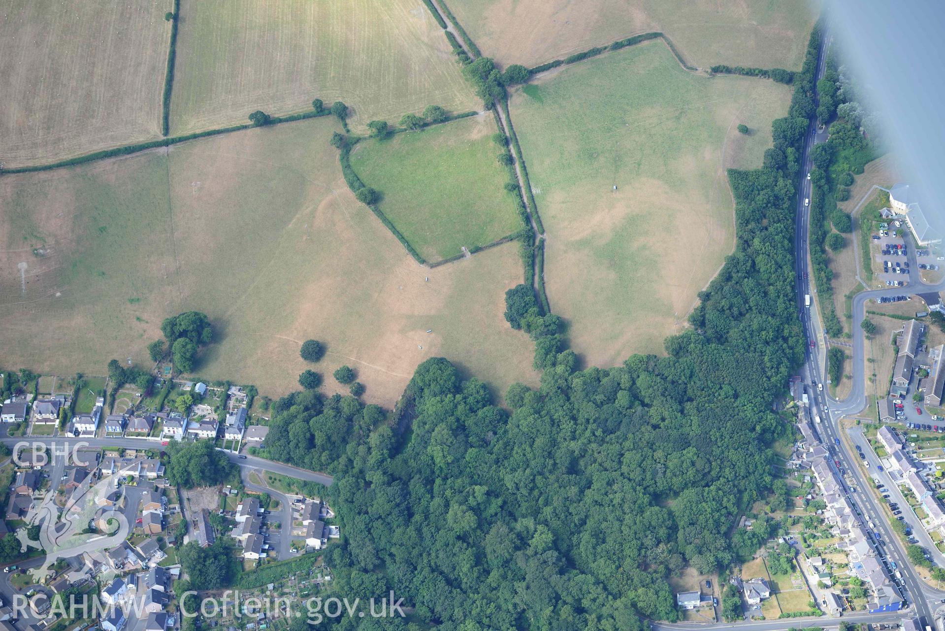 Aerial photograph: Pant-teg defended enclosure, ill-defined cropmarks on ridge to east of enclosure. Crown: CHERISH PROJECT 2018. Produced with EU funds through the Ireland Wales Co-operation Programme 2014-2020 (NGR: SN455625)