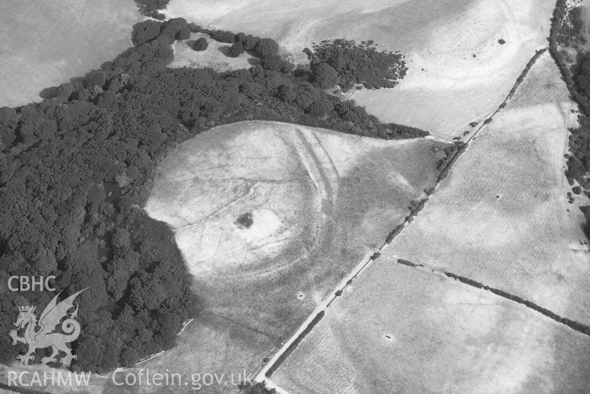 Aerial photograph: Castell Mawr hillfort, with parchmarks. CHERISH PROJECT 2018. Produced with EU funds through the Ireland Wales Co-operation Programme 2014-2020 (NGR: SN537686)