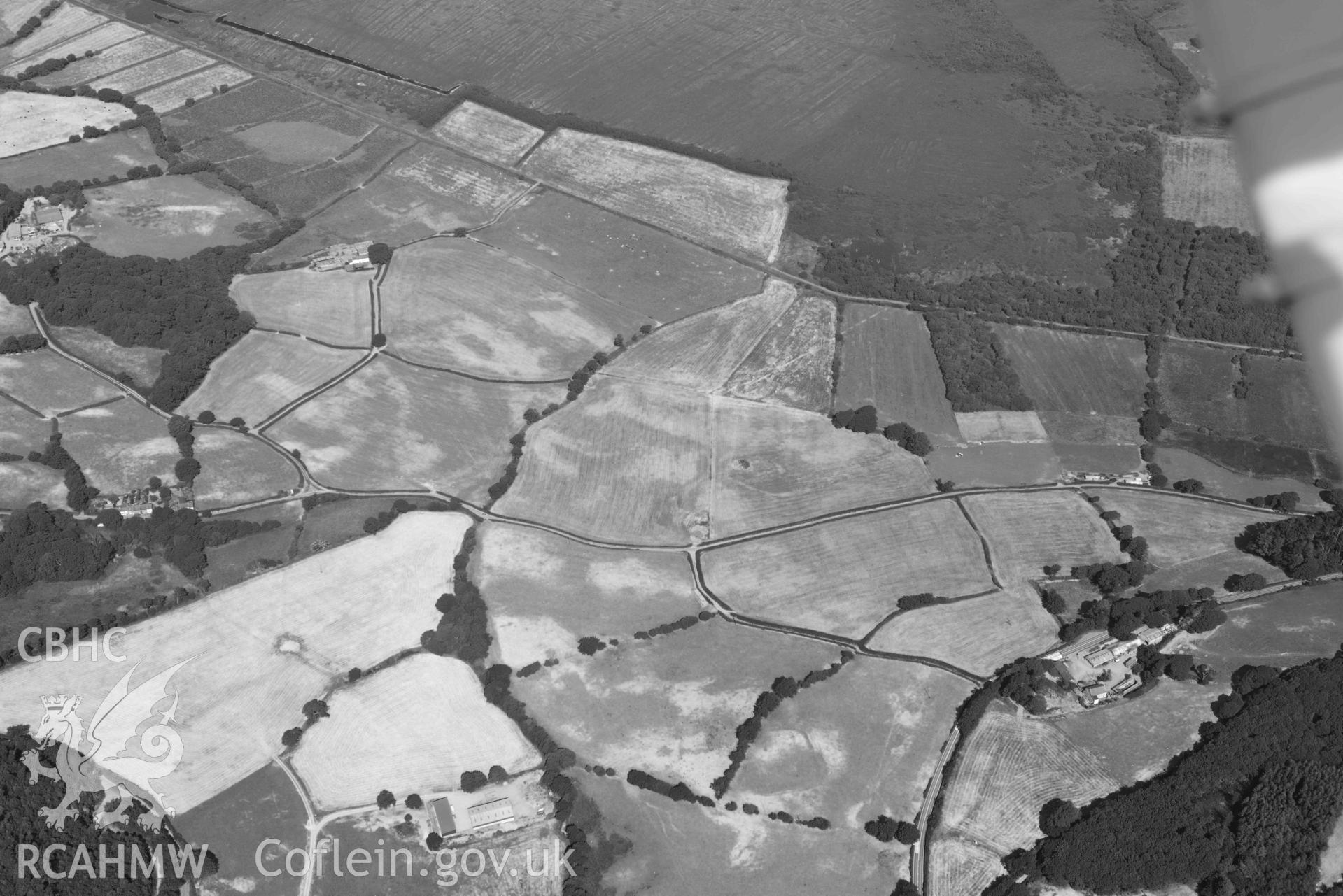 Aerial photograph: Erglodd Roman fortlet, cropmark. Wide view from southeast with surrounding parchmarks. Crown: CHERISH PROJECT 2018. Produced with EU funds through the Ireland Wales Co-operation Programme 2014-2020 (NGR: SN652903)