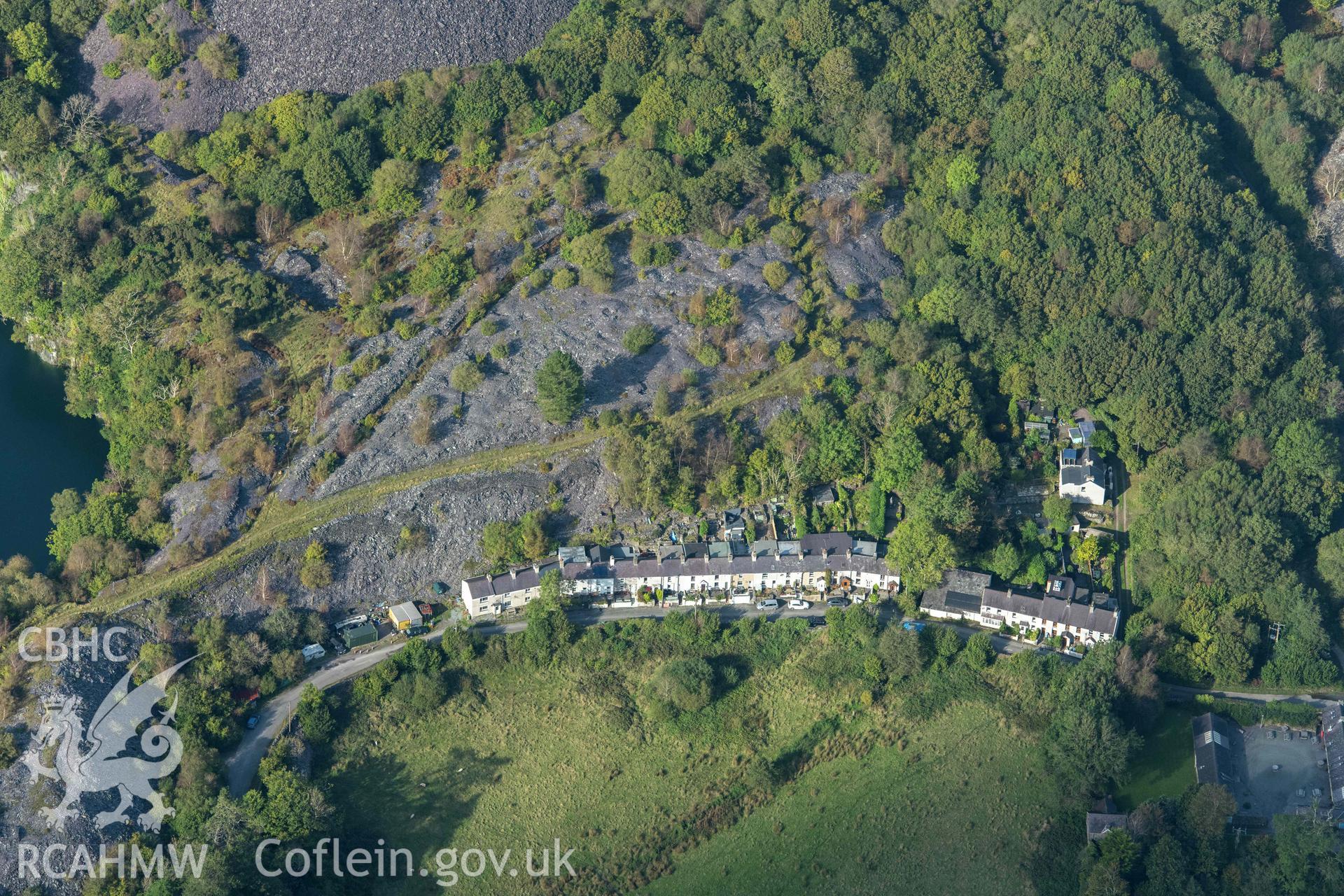 Tai Nantlle, terraced housing