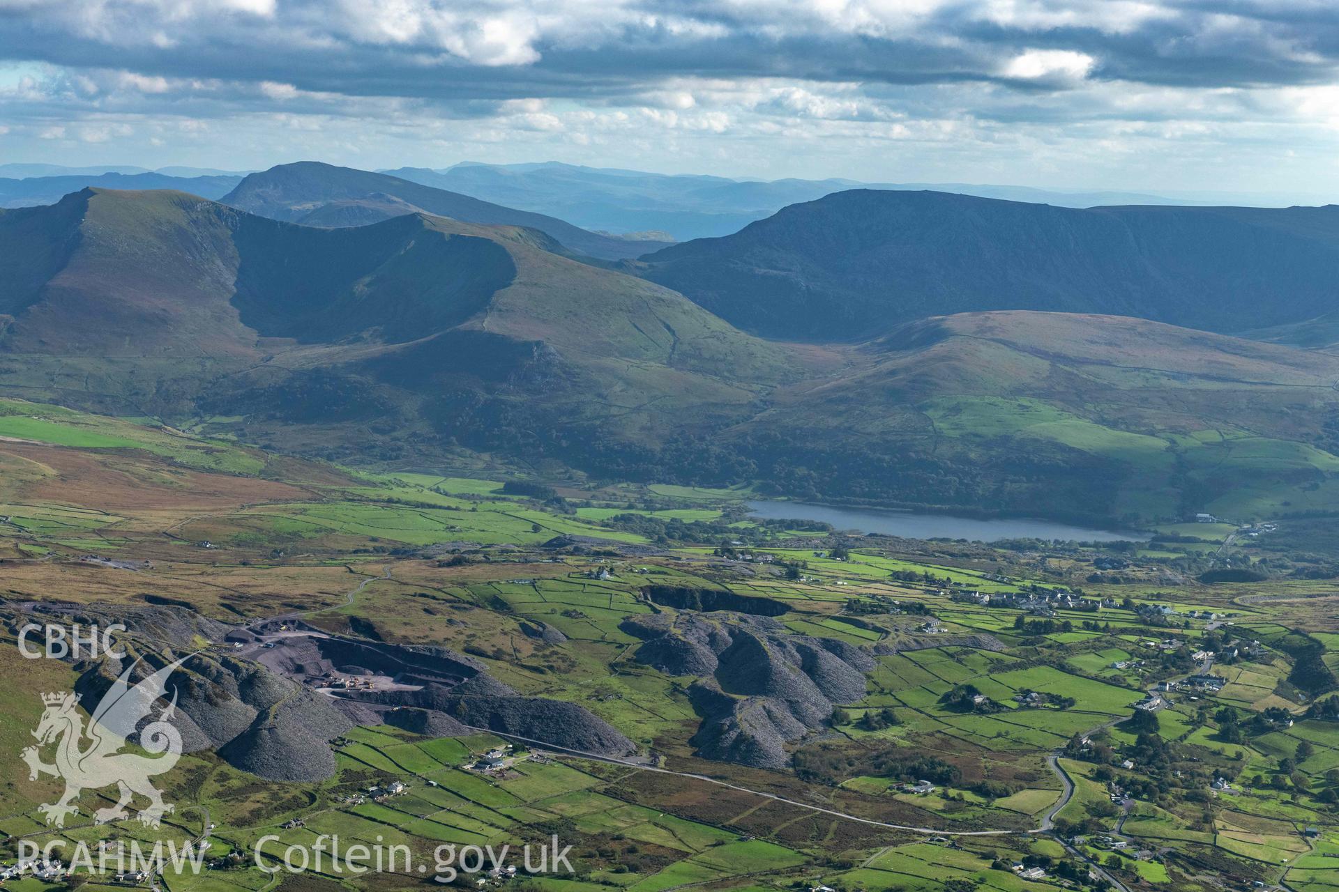 Moel Tryfan and Braich slate quarries, landscape view from north