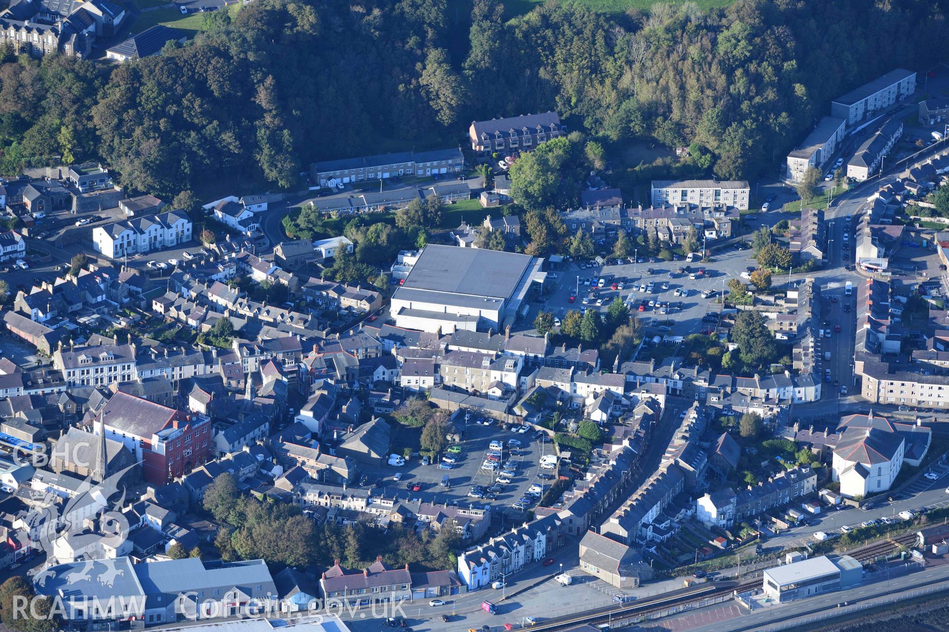 Pwllheli, town, in autumn evening light