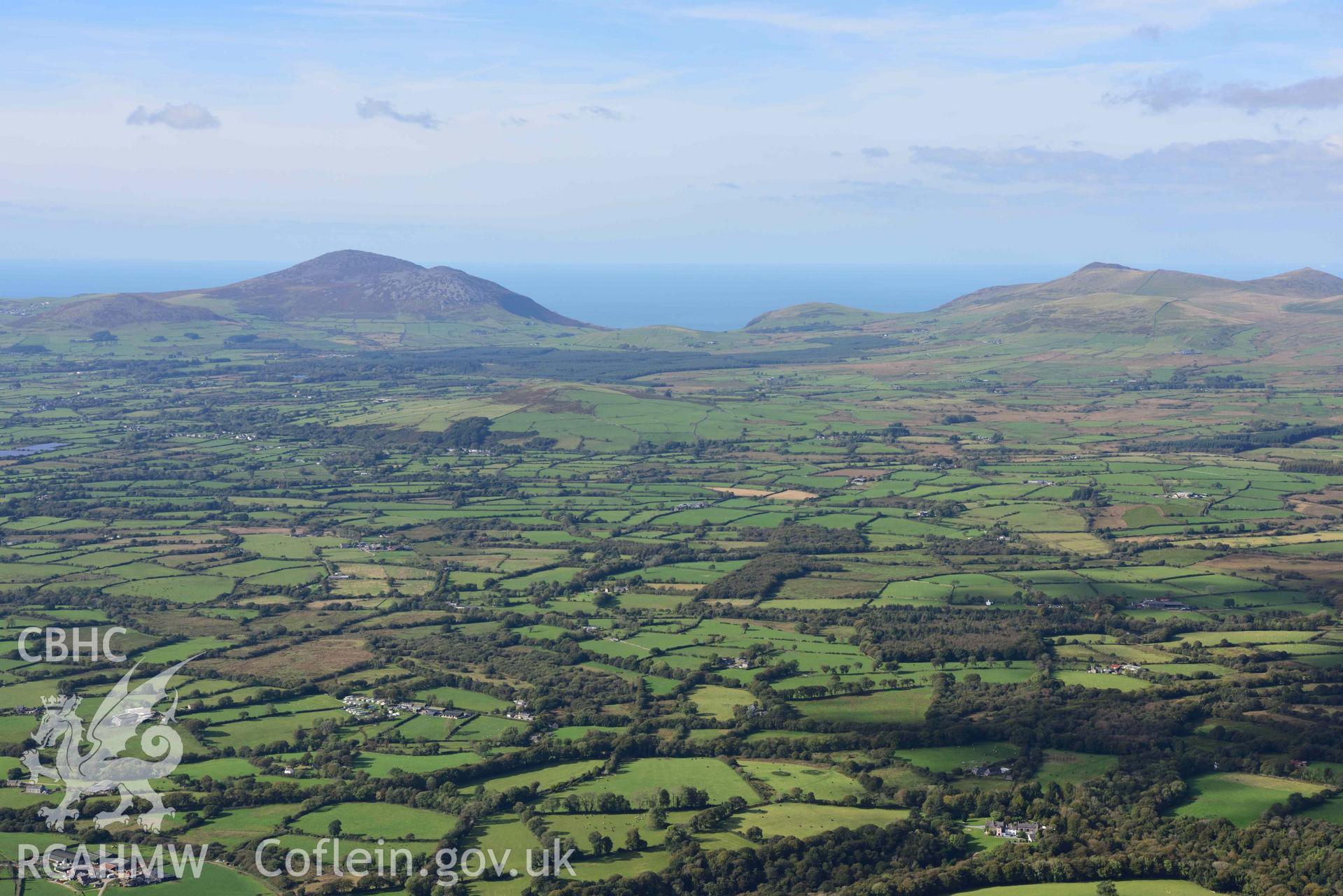 Tre'r Ceiri hillfort, long landscape view from east