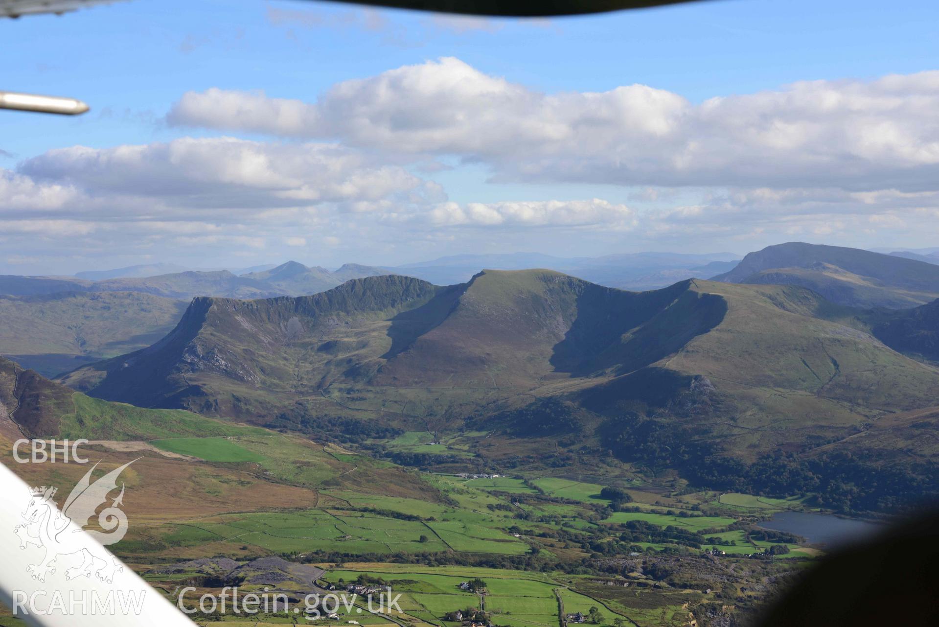 Y Garn cairns, and Nantlle Ridge, view from north-west