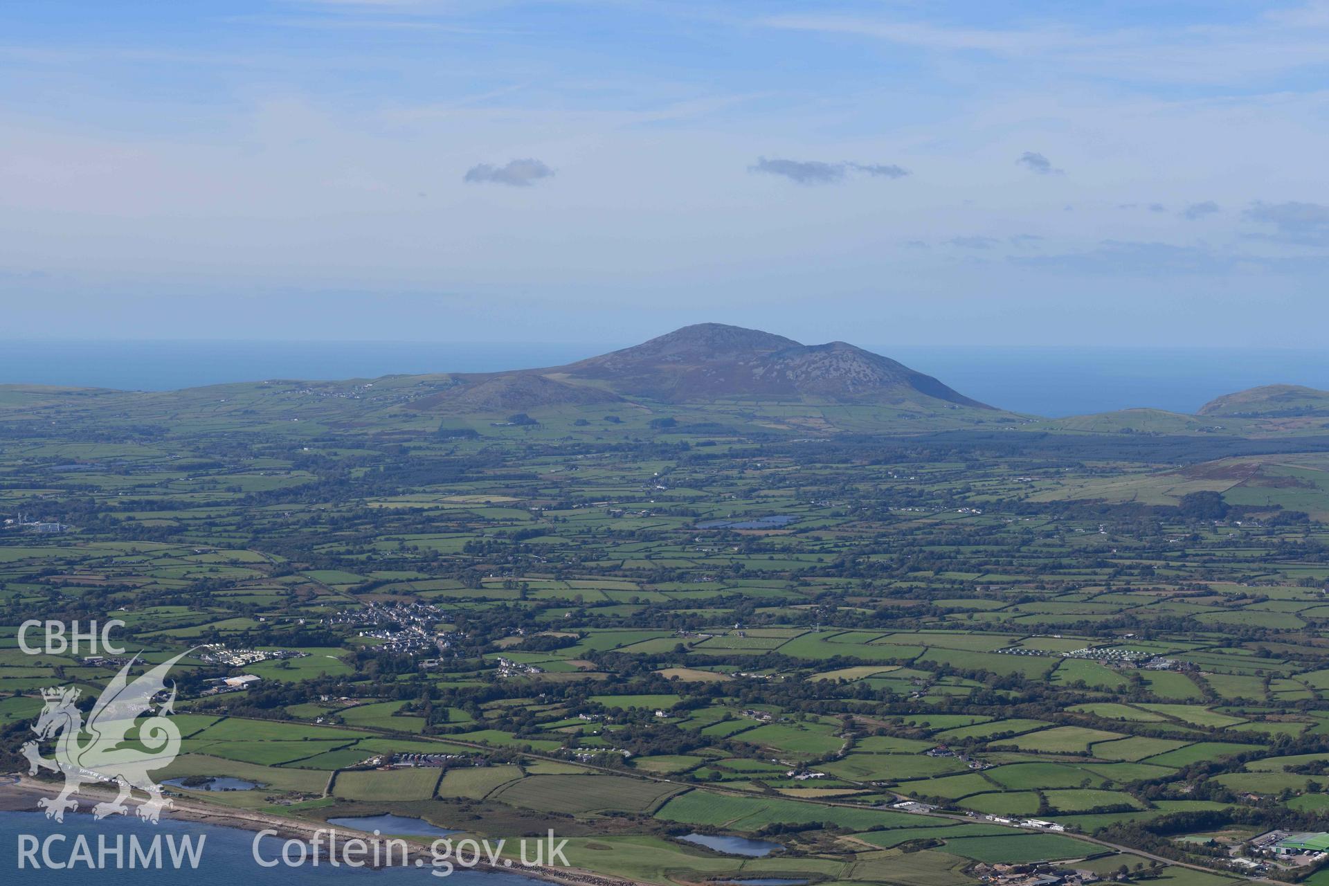 Tre'r Ceiri hillfort, long landscape view from south-east