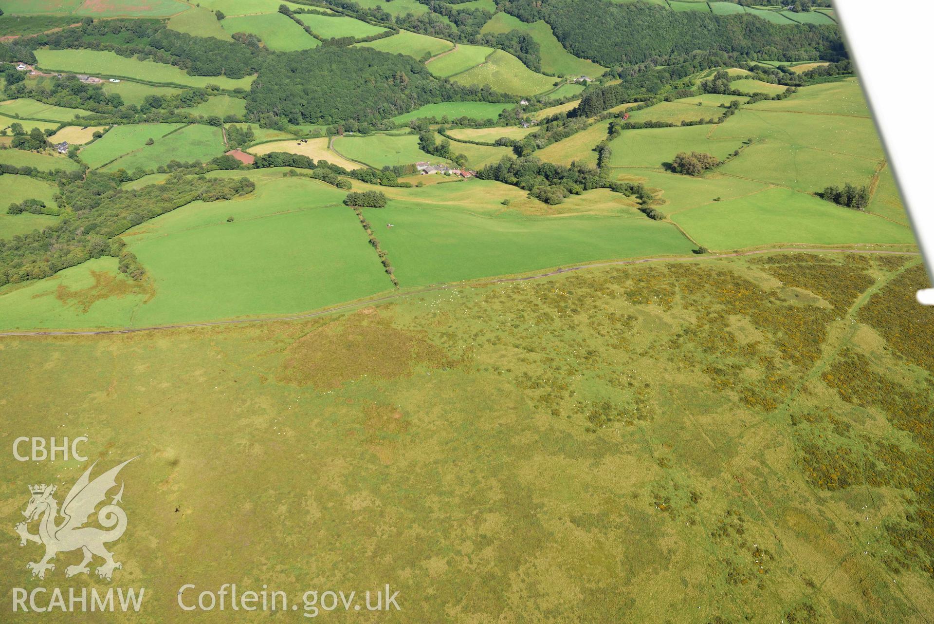 Round cairn near Gwar y Felin, view from W