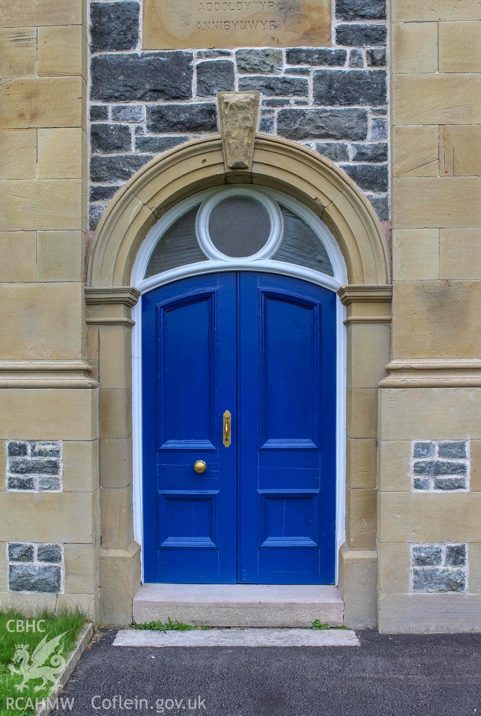Hen Gapel - View of the chapel's entrance, taken from South-East