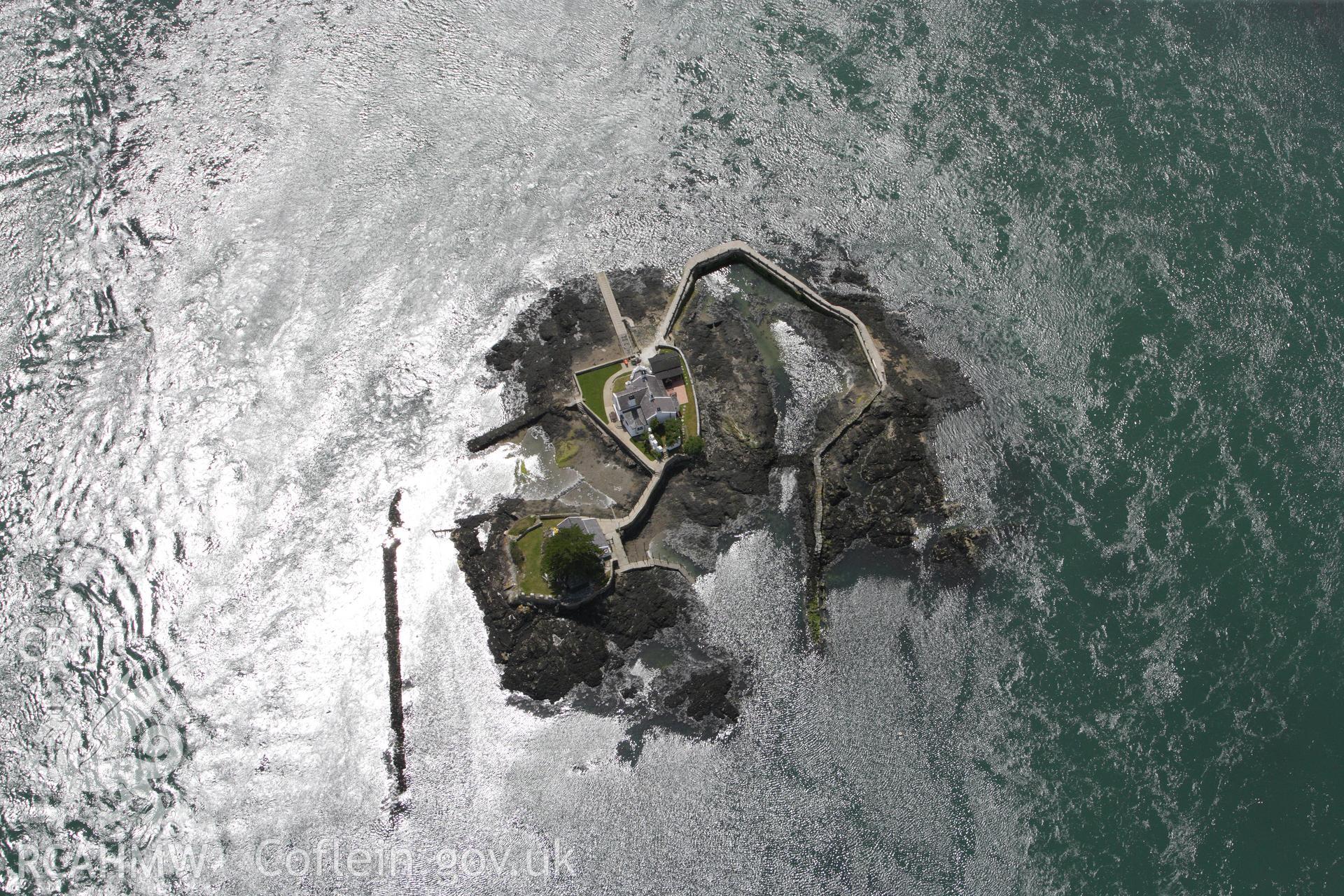 RCAHMW colour oblique aerial photograph of Ynys Gorad Goch, Llanfair Pwllgwyngyll. Taken on 16 June 2009 by Toby Driver