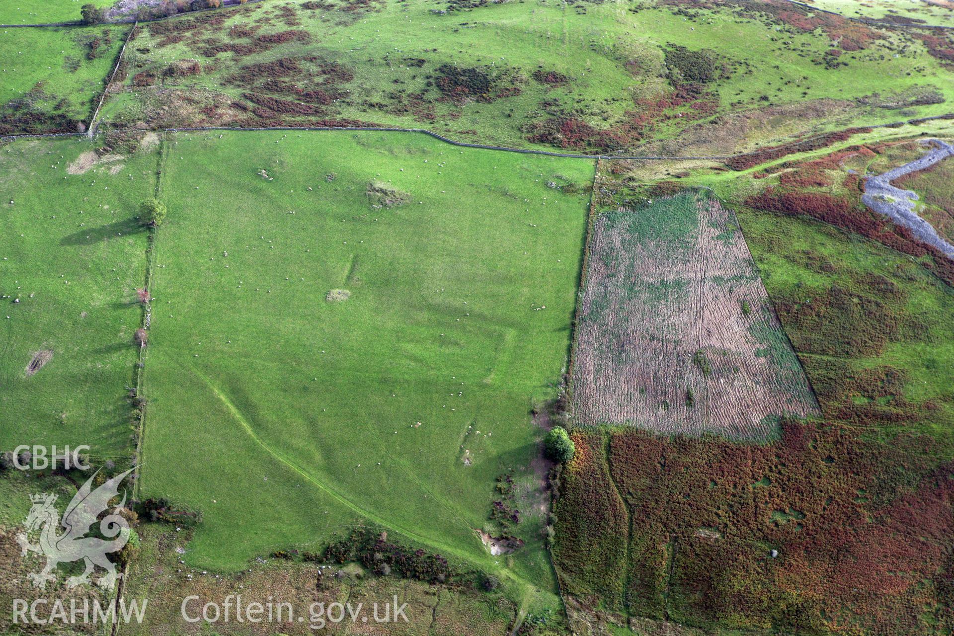 RCAHMW colour oblique aerial photograph of Caer Drewyn Settlement and Field System. Taken on 13 October 2009 by Toby Driver