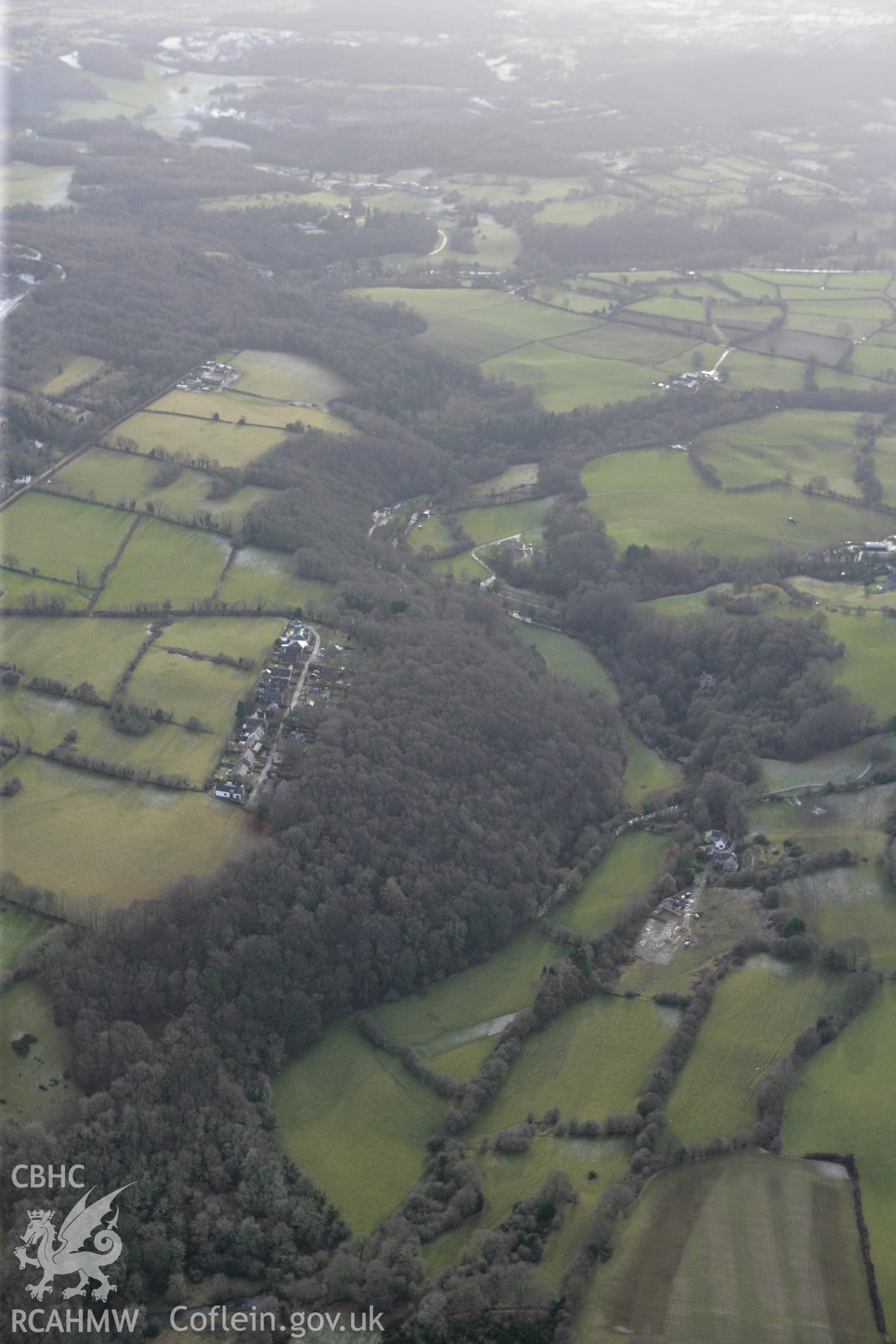 RCAHMW colour oblique photograph of Landscape of Cefn bychan, looking south, to Loggerheads Country Park. Taken by Toby Driver on 21/01/2009.