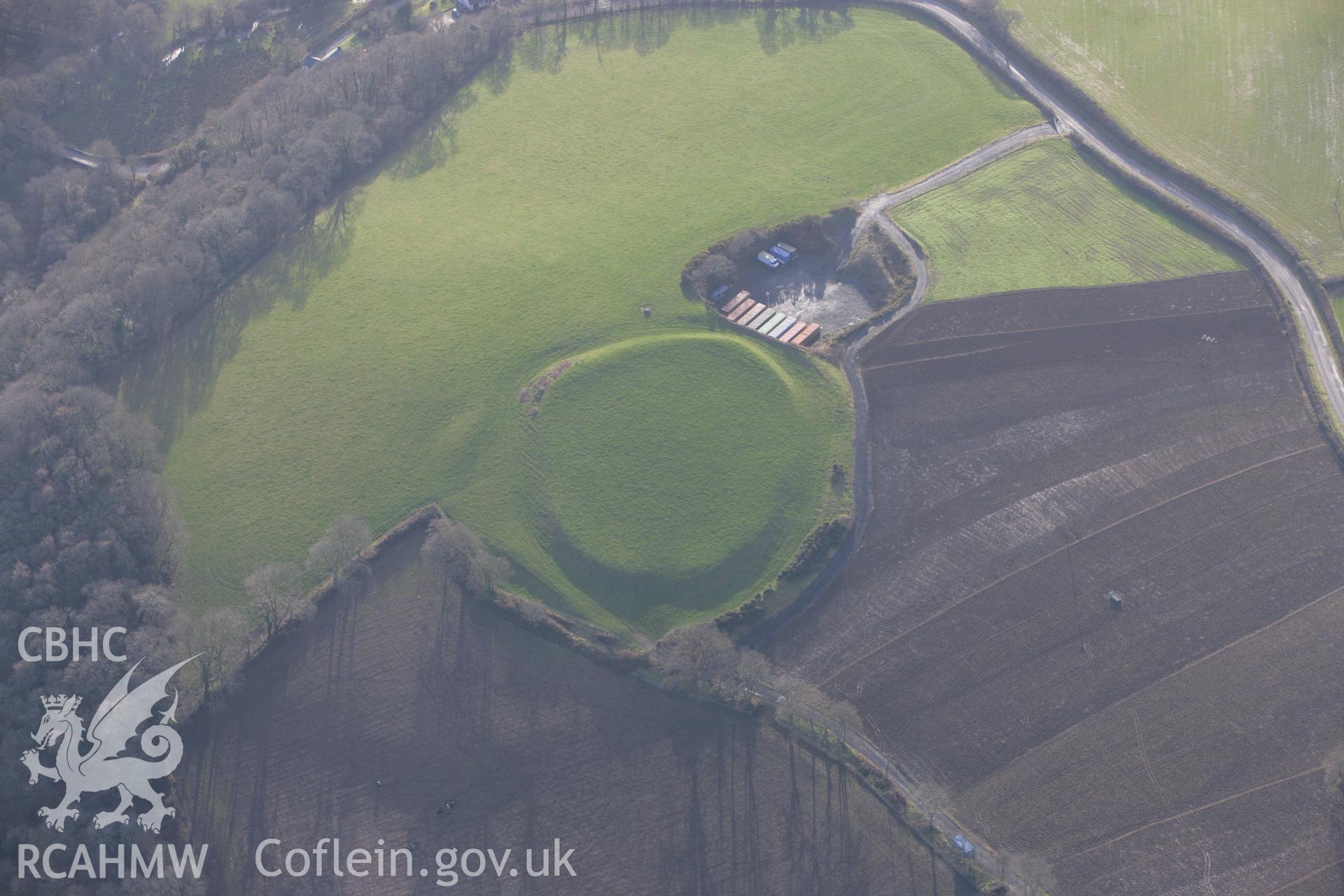 RCAHMW colour oblique photograph of Faenor Gaer, Llawhaden. Taken by Toby Driver on 11/02/2009.