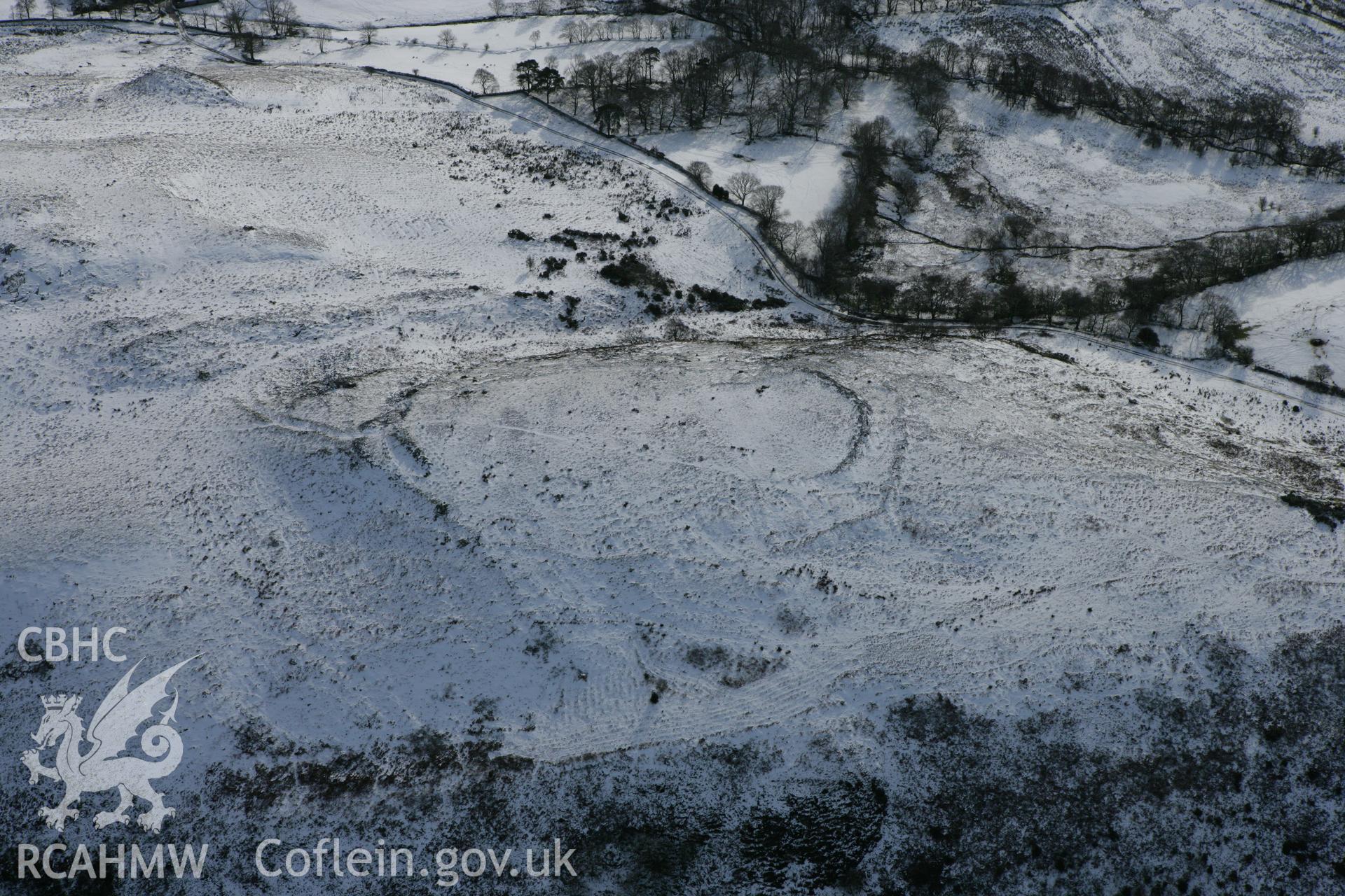 RCAHMW colour oblique photograph of Y Gaer Fach hillfort on Carn Goch, under snow. Taken by Toby Driver on 06/02/2009.