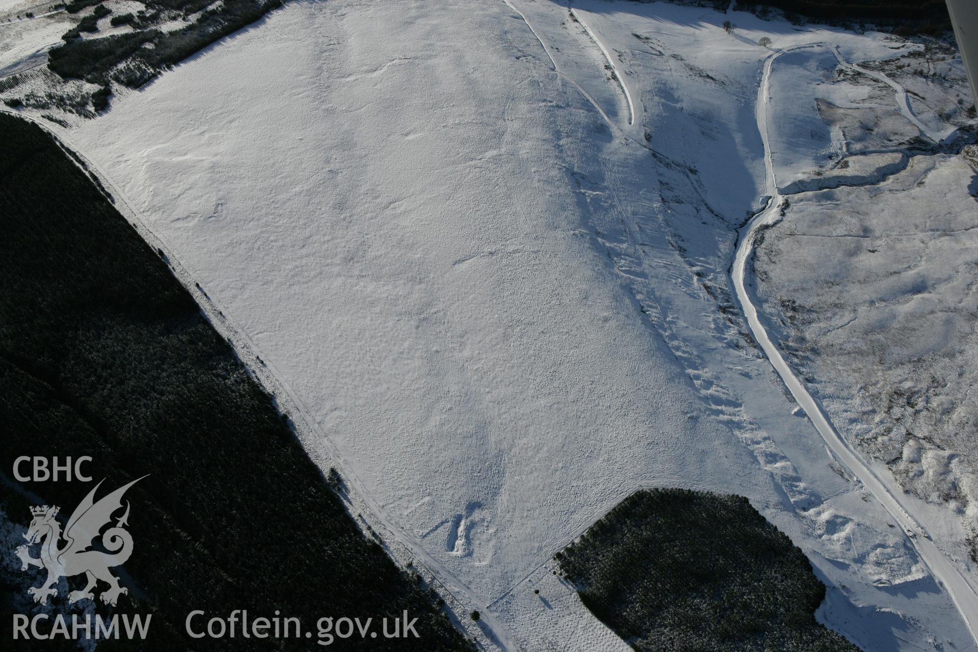 RCAHMW colour oblique photograph of Hirfynydd Roman fortlet. Taken by Toby Driver on 06/02/2009.