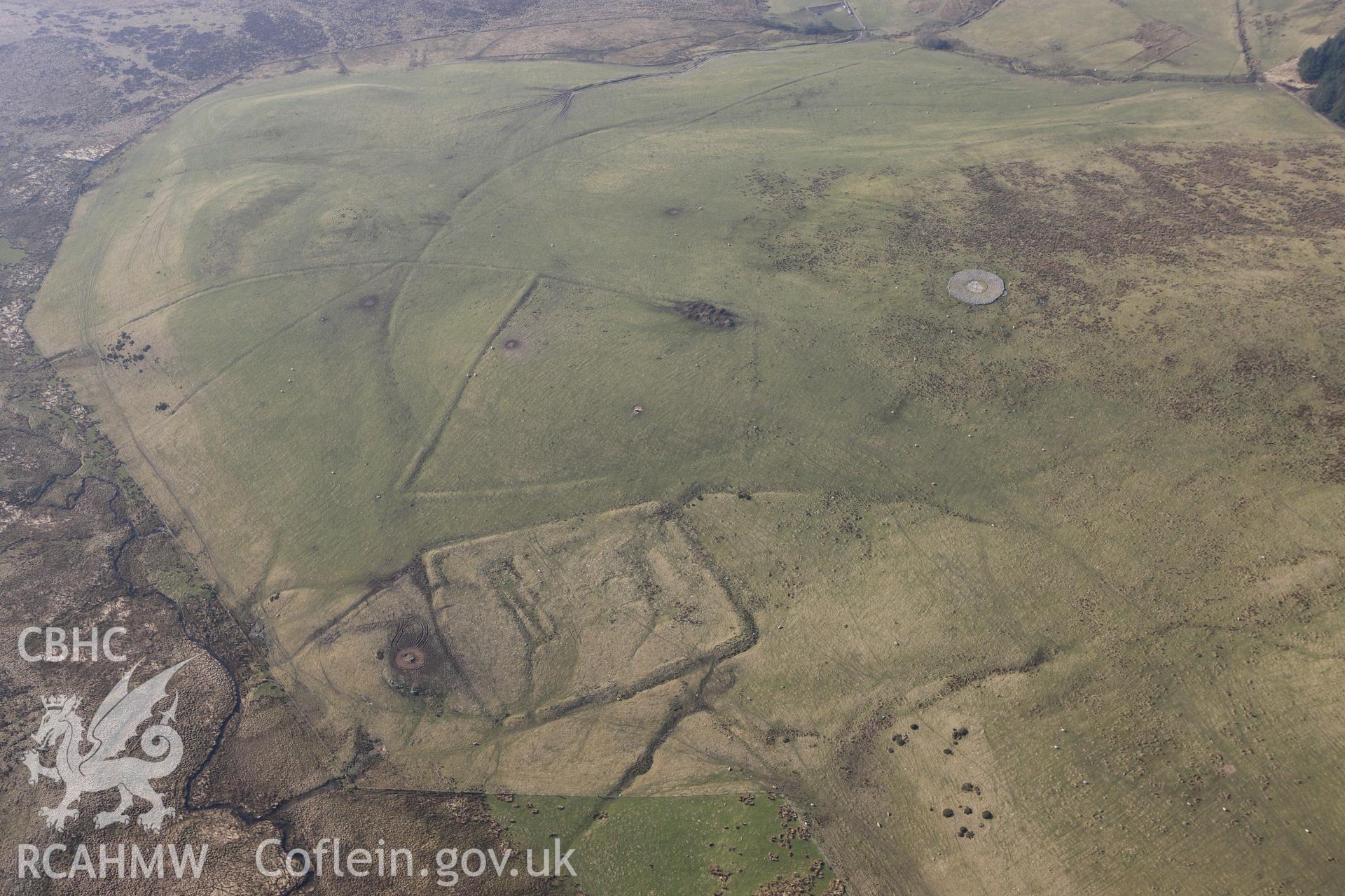 RCAHMW colour oblique photograph of Hen Ddinbych, landscape. Taken by Toby Driver on 18/03/2009.