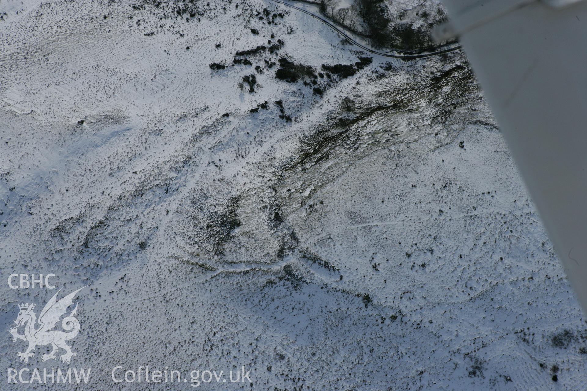 RCAHMW colour oblique photograph of Y Gaer Fach hillfort on Carn Goch, under snow. Taken by Toby Driver on 06/02/2009.