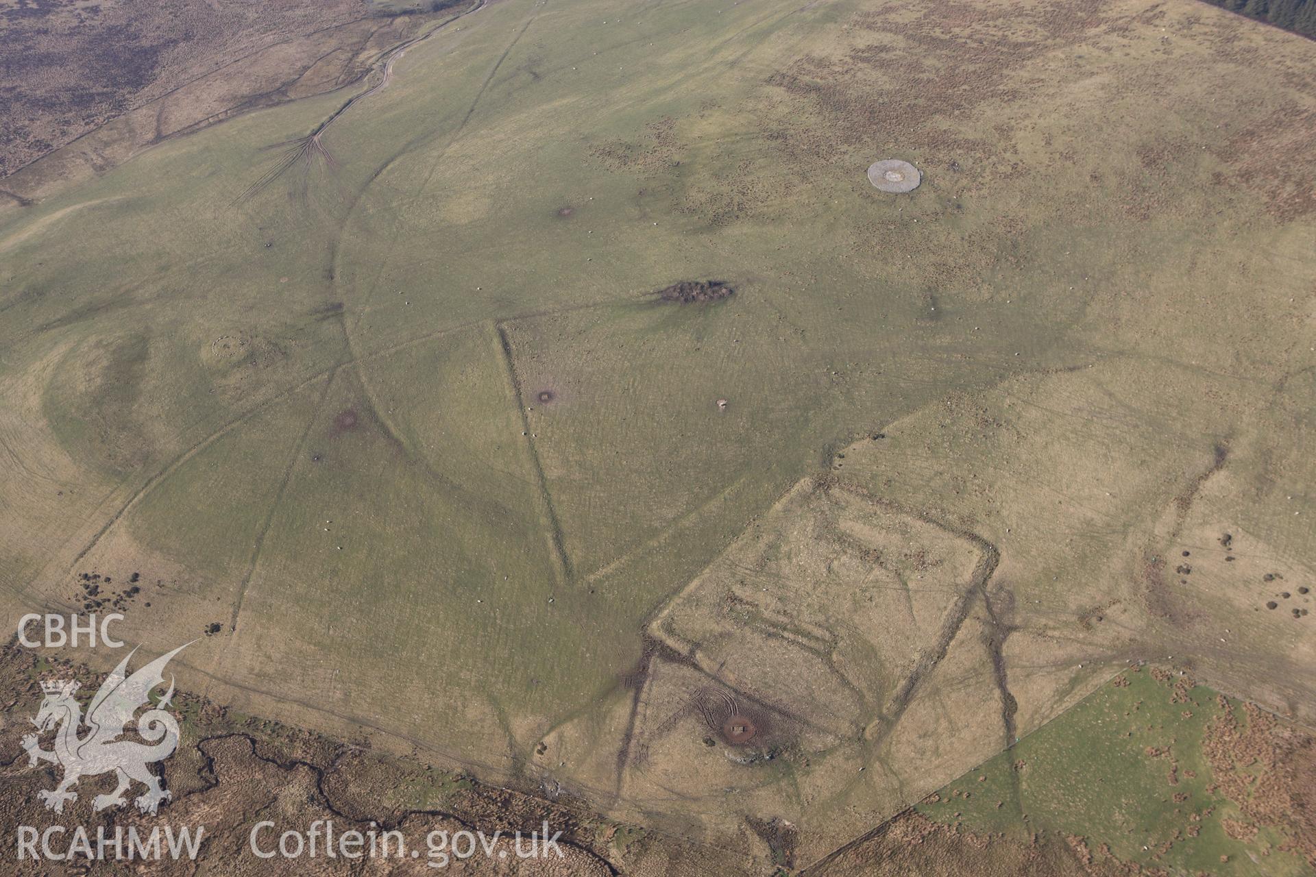 RCAHMW colour oblique photograph of Hen Ddinbych, landscape. Taken by Toby Driver on 18/03/2009.