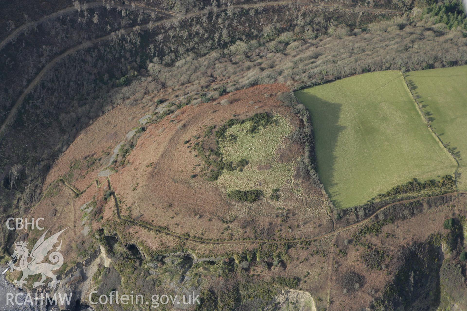 RCAHMW colour oblique photograph of Top Castle Hillfort. Taken by Toby Driver on 11/02/2009.