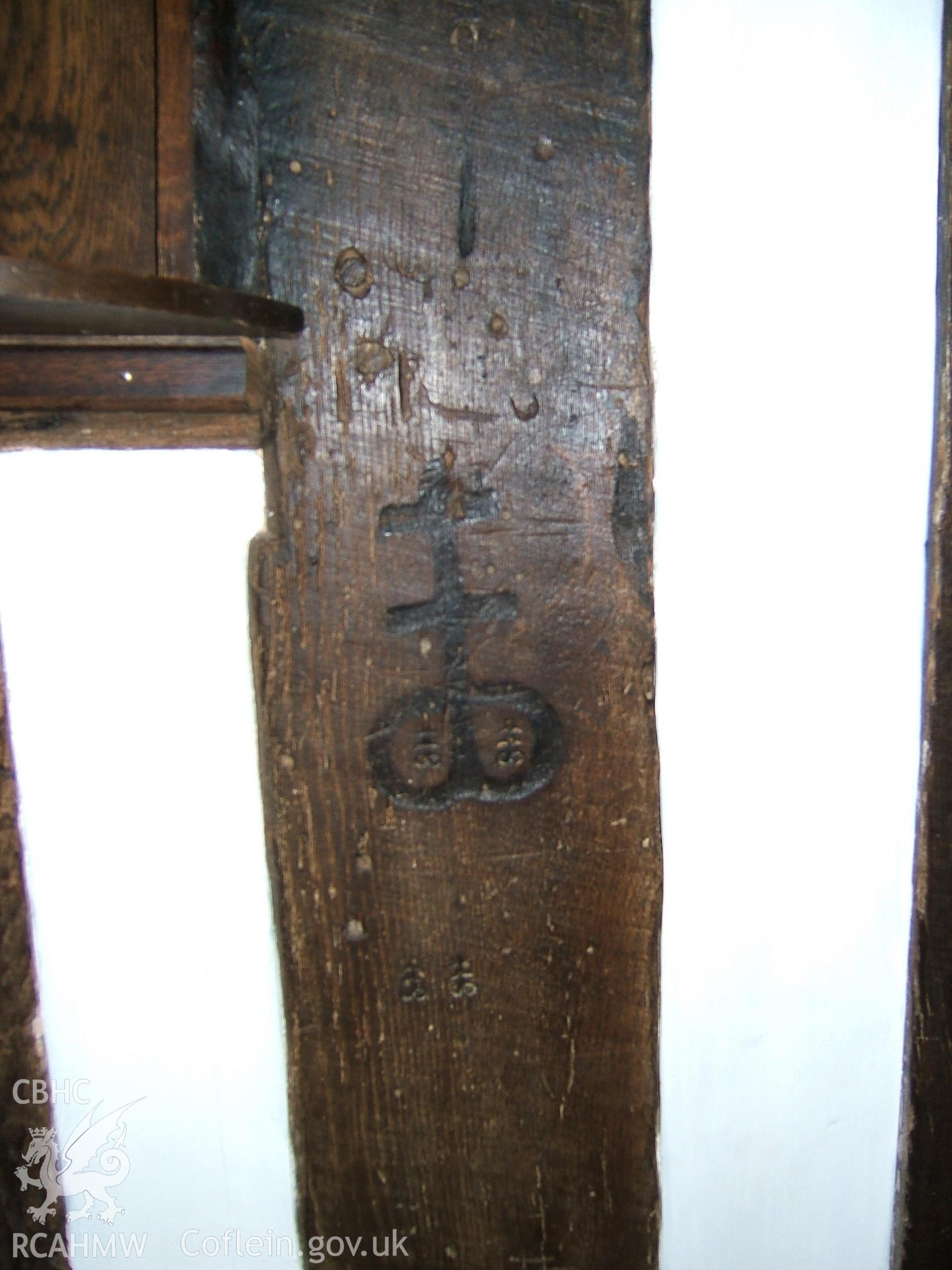 Detail of post in the post and panel partition.