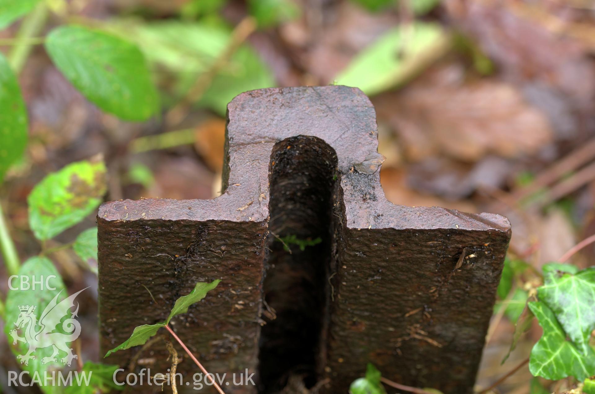 Colour photo showing Barlow rail marker support, taken by Mark Evans, January 2017.